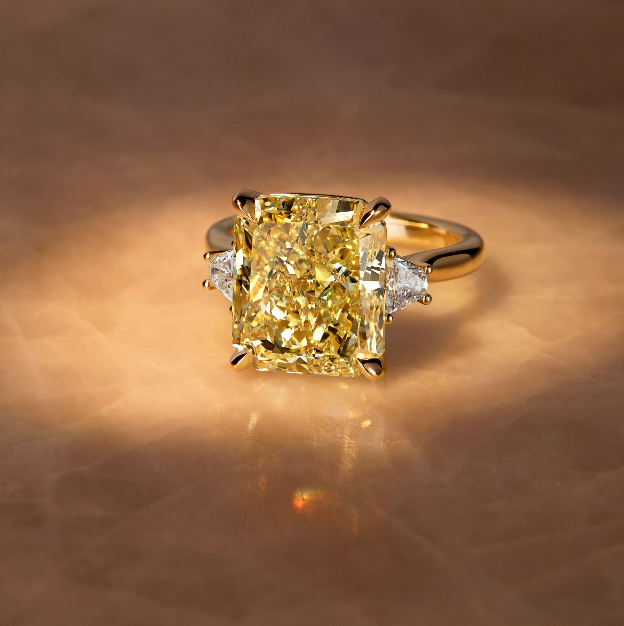 Fancy yellow radiant-cut diamond ring in yellow gold